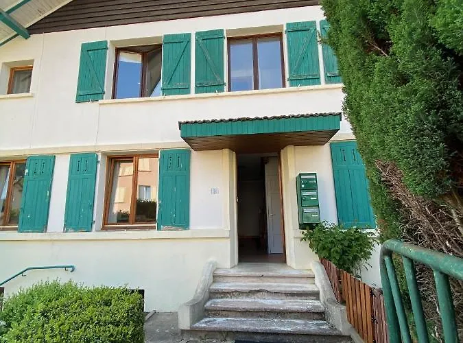 Les Brimbelles Apartment